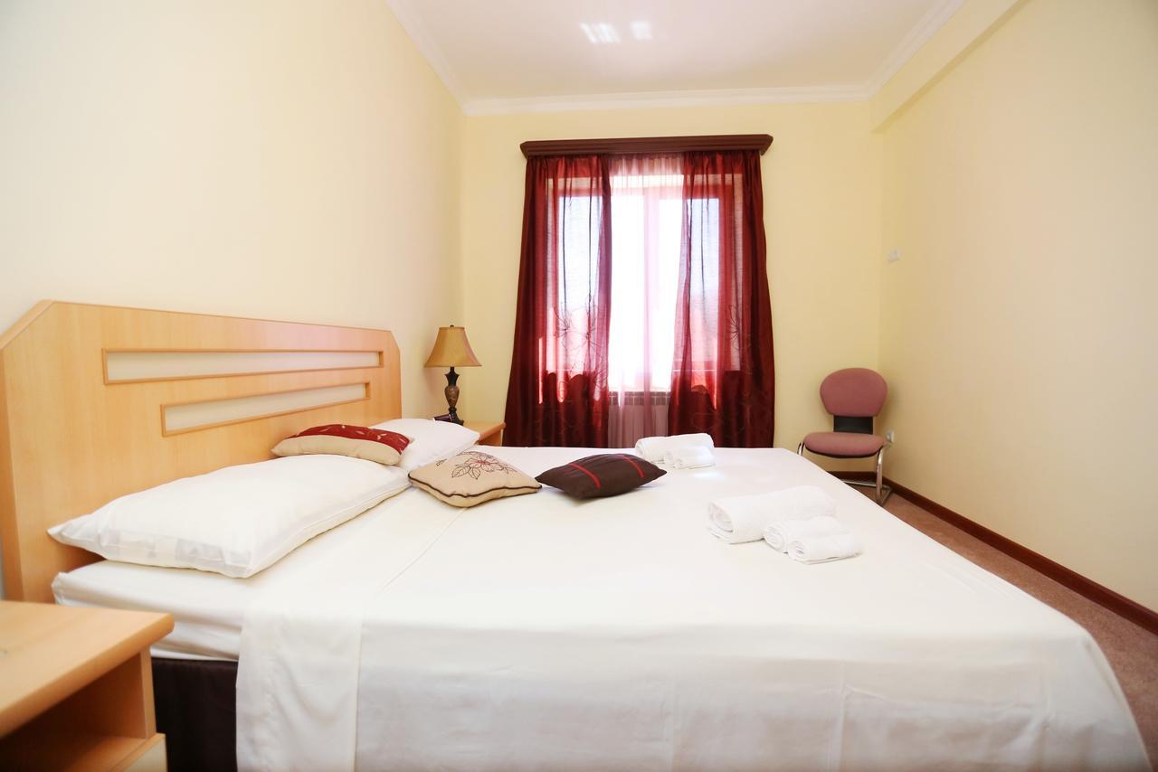 Amrots Hotel Vaykʼ Екстериор снимка