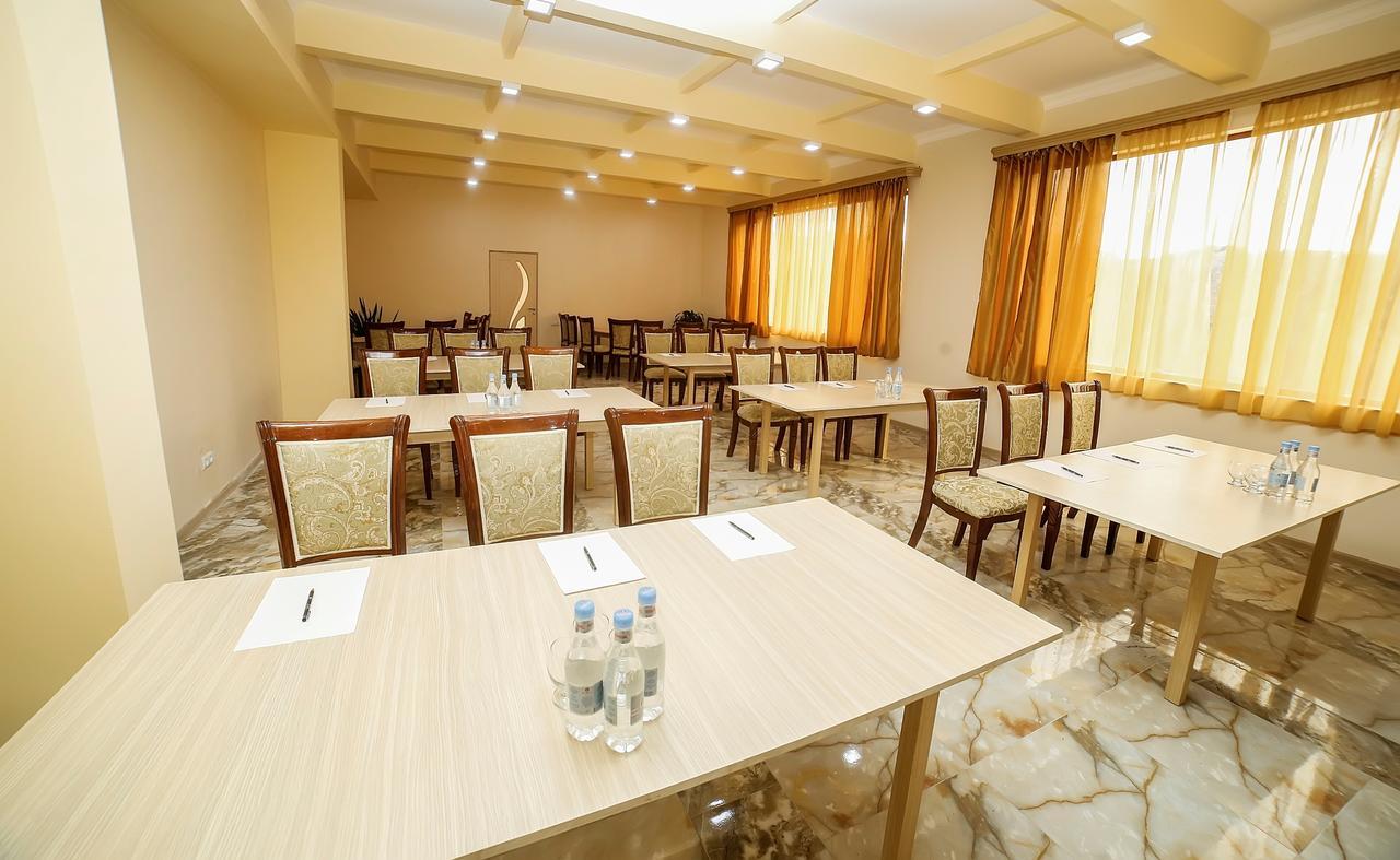 Amrots Hotel Vaykʼ Екстериор снимка