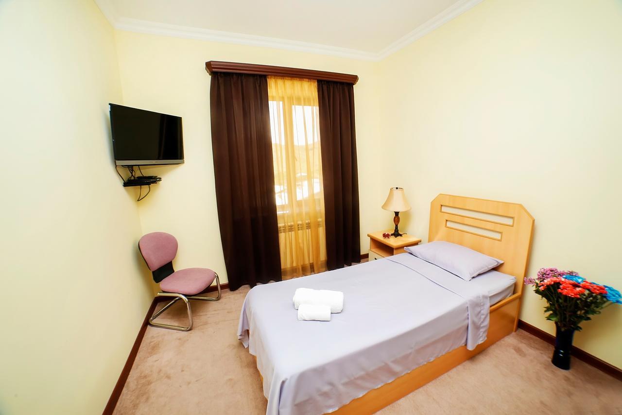 Amrots Hotel Vaykʼ Екстериор снимка