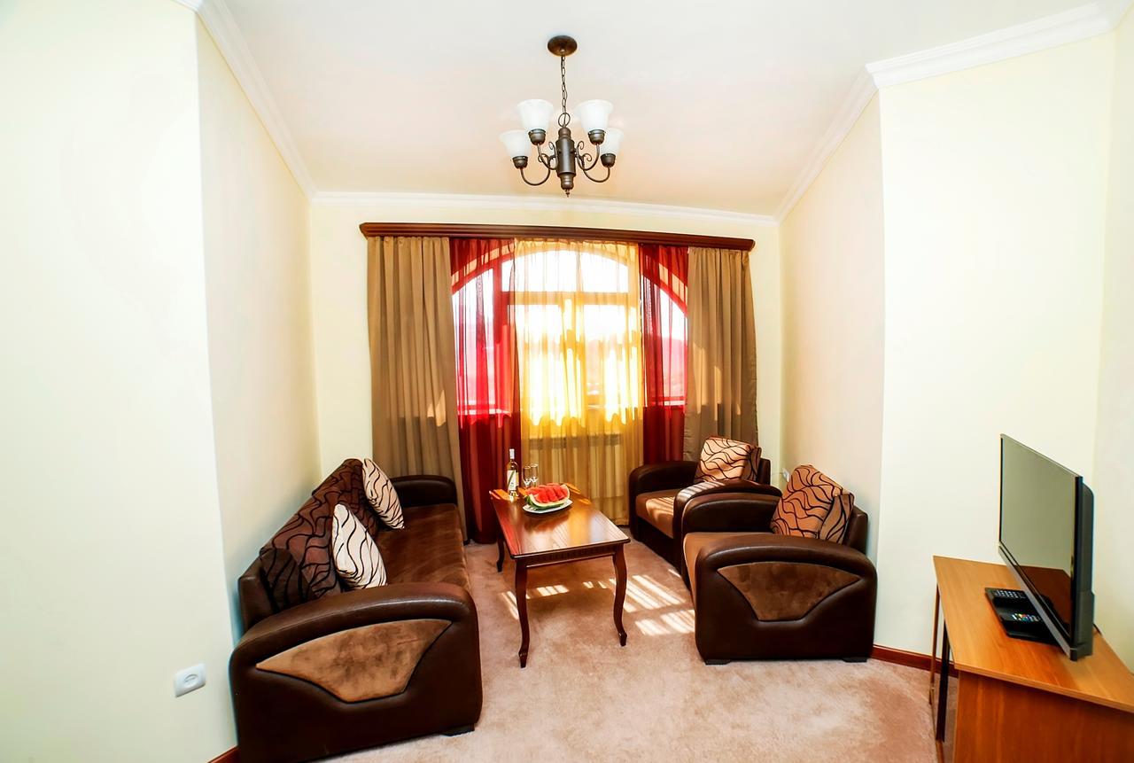 Amrots Hotel Vaykʼ Екстериор снимка