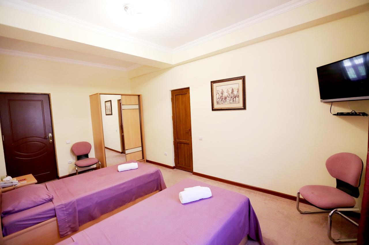 Amrots Hotel Vaykʼ Екстериор снимка
