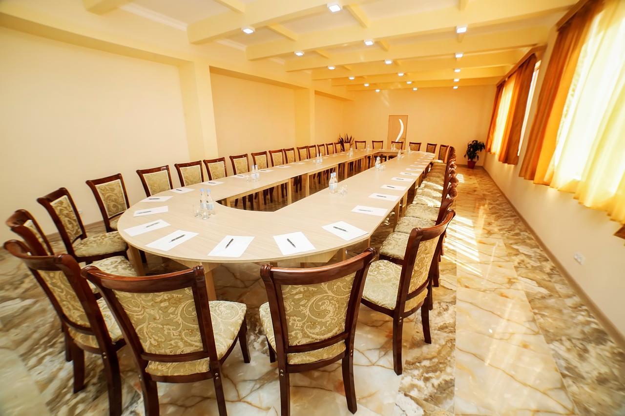 Amrots Hotel Vaykʼ Екстериор снимка