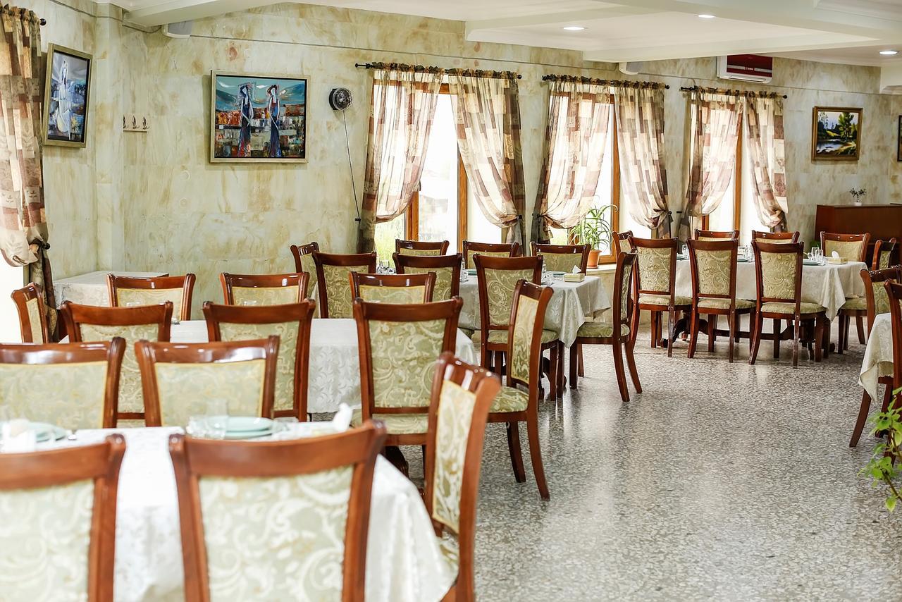 Amrots Hotel Vaykʼ Екстериор снимка
