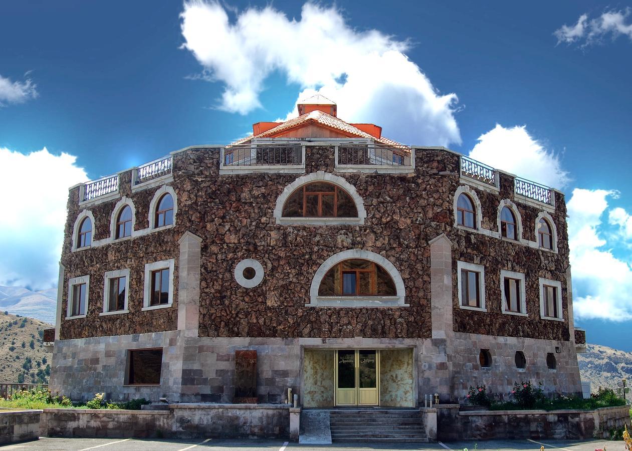 Amrots Hotel Vaykʼ Екстериор снимка