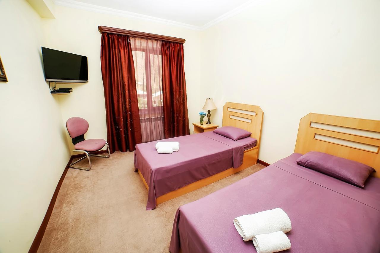 Amrots Hotel Vaykʼ Екстериор снимка