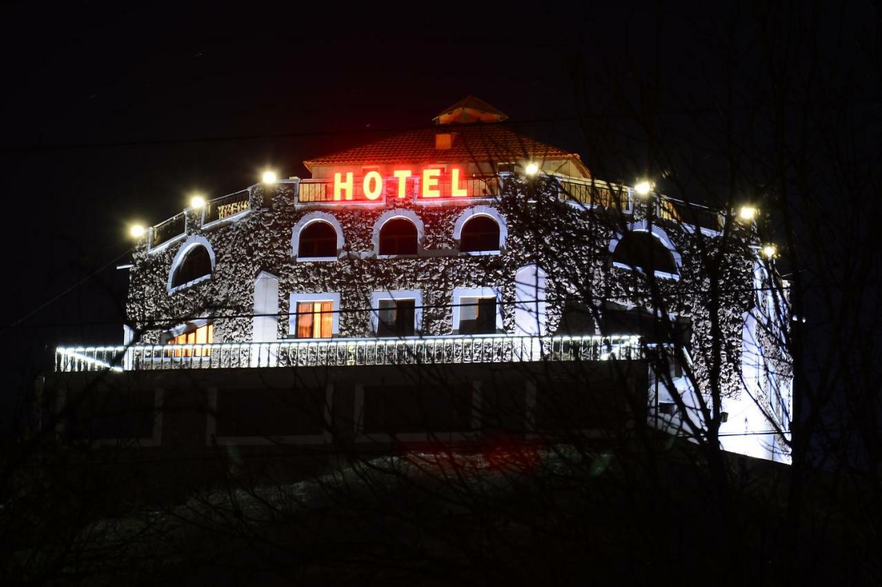 Amrots Hotel Vaykʼ Екстериор снимка